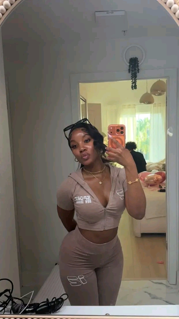 Kelly TikTok Pictures